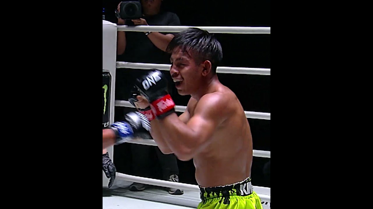 INSANE Muay Thai firefight