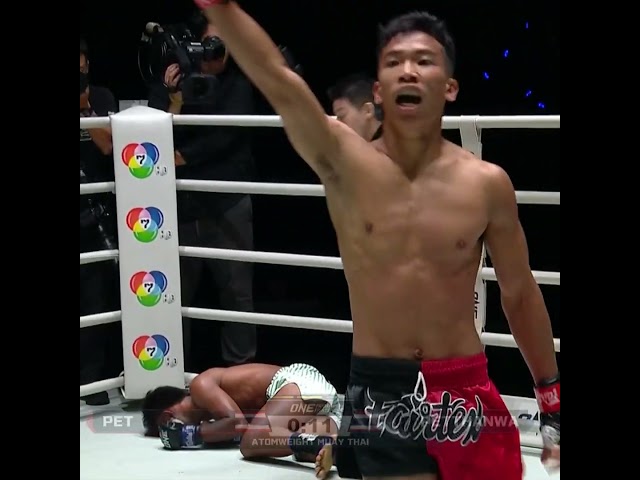 PULVERIZED  Pet stops Petthanwa for his third straight knockout!