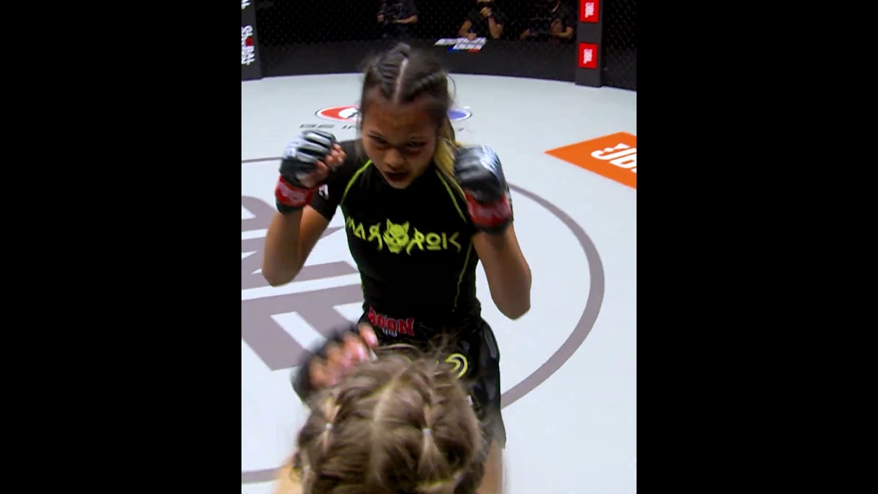 RAZOR CLOSE ️ When Supergirl and Ekaterina Vandaryeva went toe to toe! ⚔️