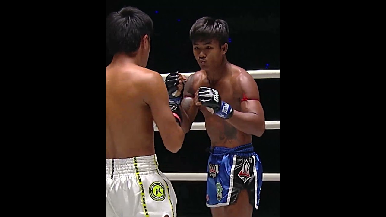 SCYTHING leg kicks  When Petseenin starched Songfangkhong with stinging low kicks!
