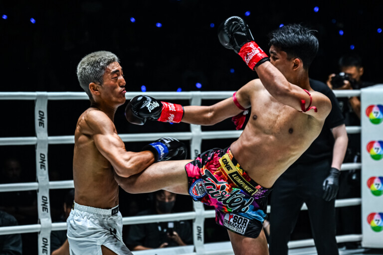 Adam Sor Dechapan kicks Toma Kuroda in the body