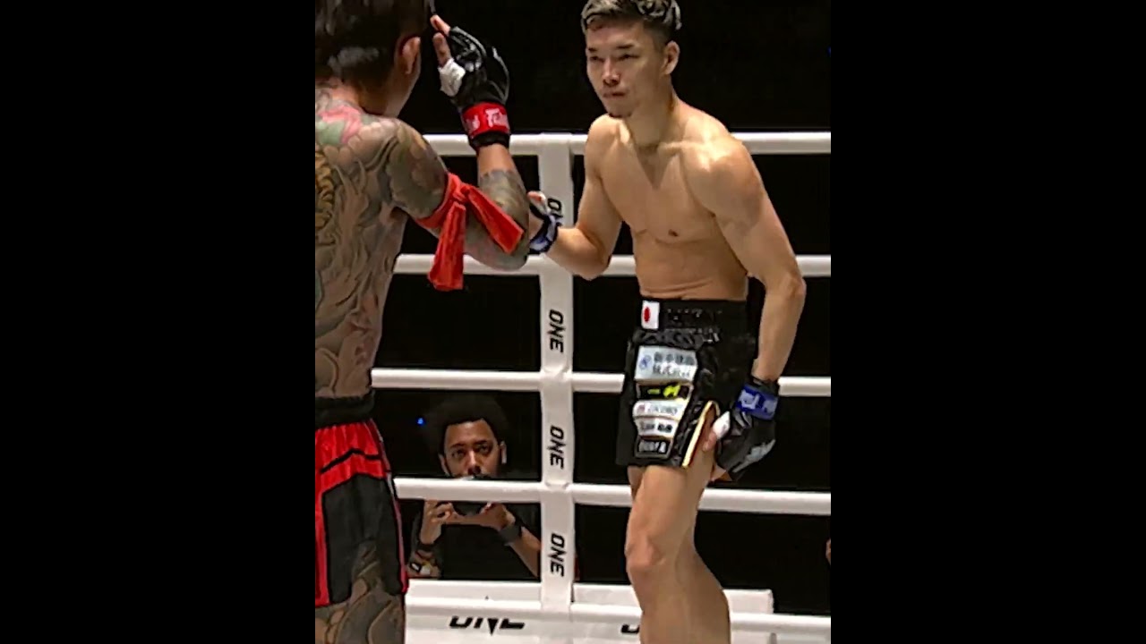 NONSTOP ACTION  Nonthakit and Koki Saito threw down in a crazy Muay Thai battle!