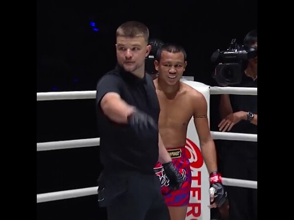 Suablack is SLICK  The Thai star dominates the legendary Seksan for a unanimous decision win!