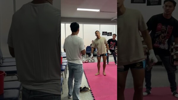 Words of wisdom  Superbon instructs Johan Ghazali before "Jojo's" fight with Zakaria El Jamari!