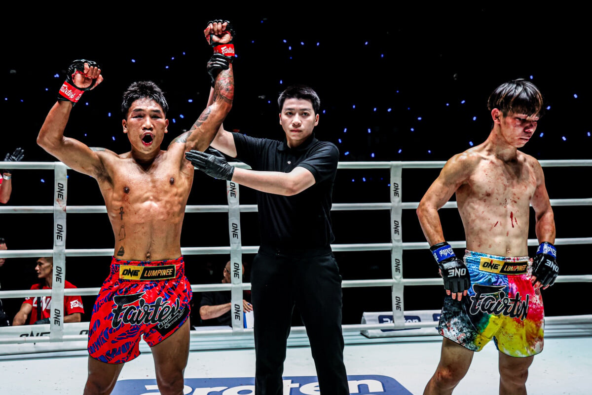Har Ling Om celebrates his triumph over Haruyuki Tanitsu at ONE Friday Fights 129.