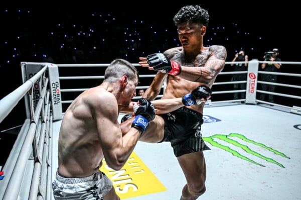 Nontachai Jitmuangnon lands a right kick on Soner Sen at ONE Friday Fights 130