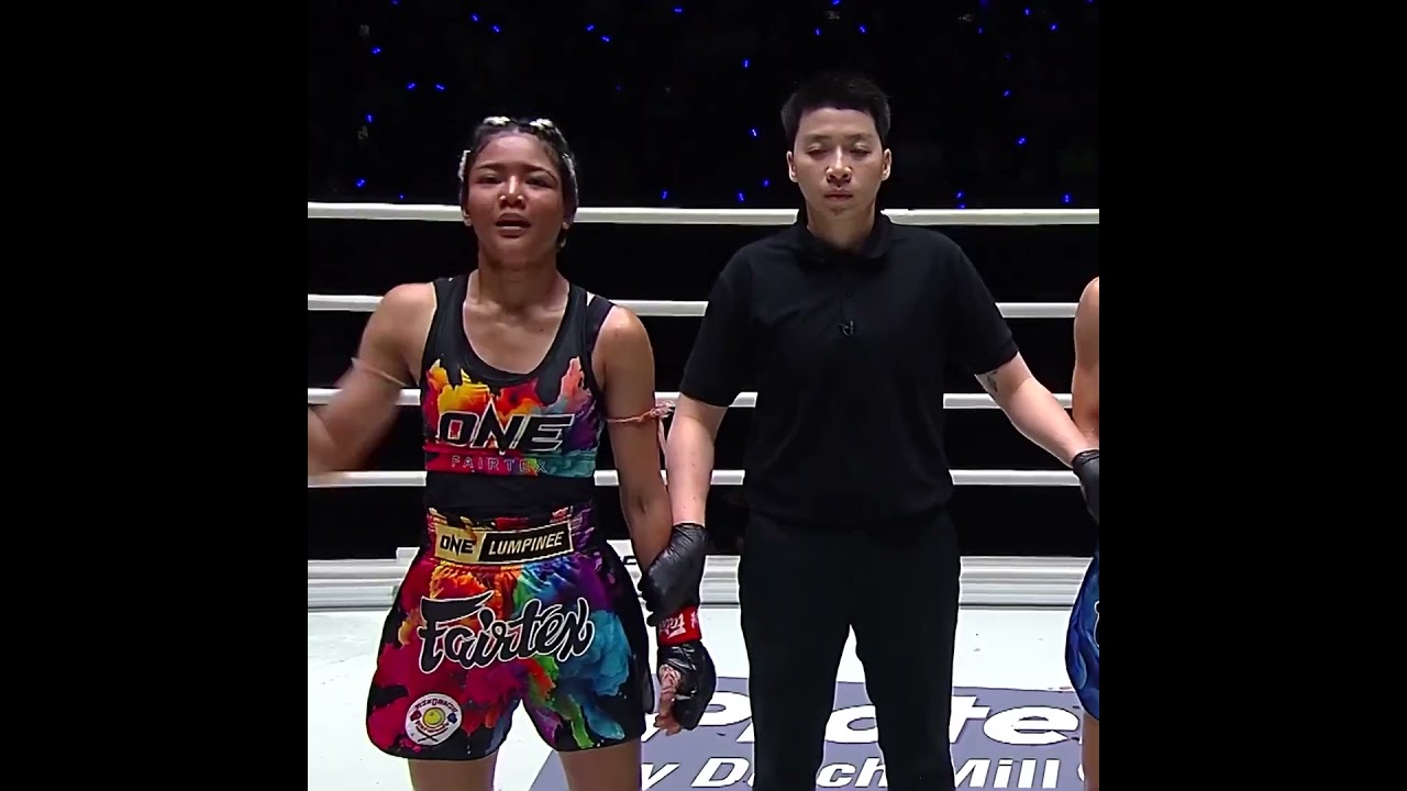 DAZZLING debut  Duangdawnoi dominates Kim Townsend for a unanimous decision win!