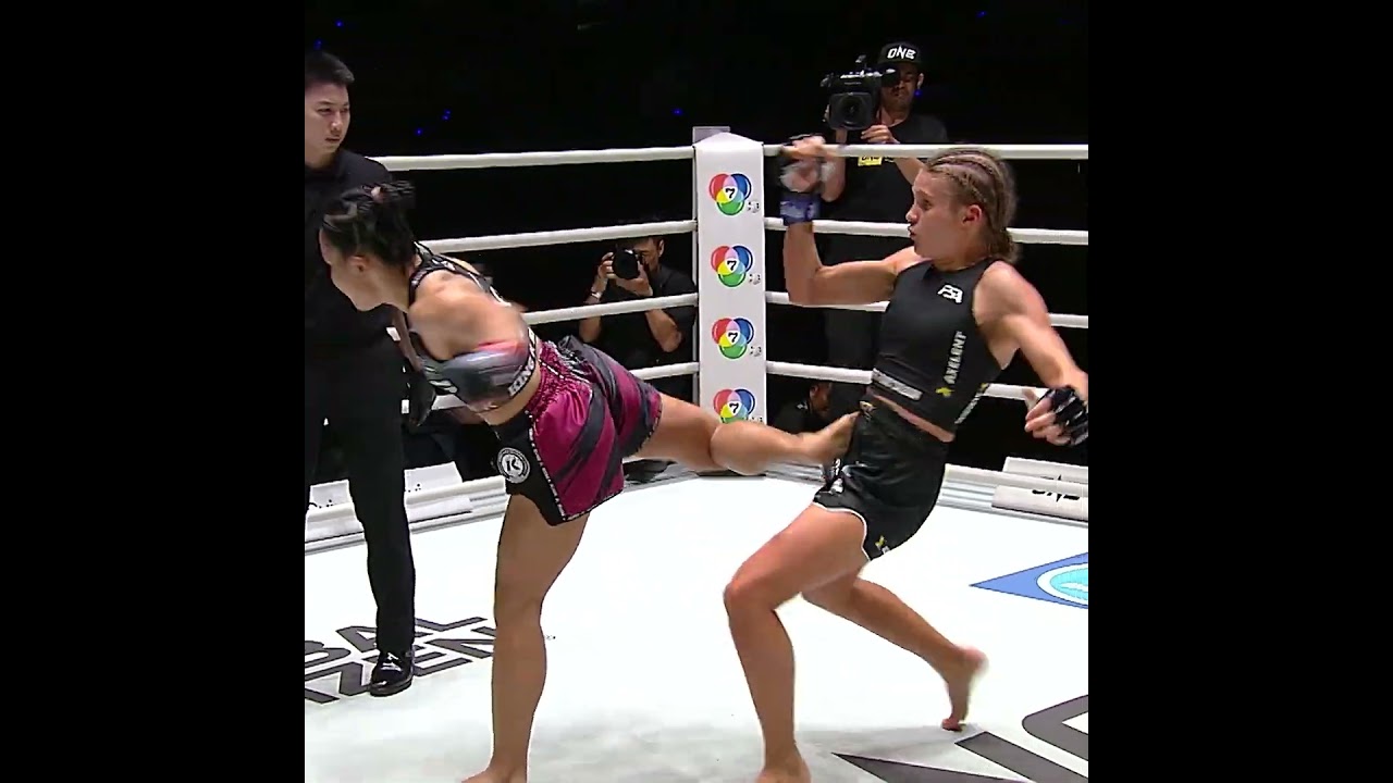 Didn’t see that one coming  Nongfahsai takes down Moa Carlsson with a spinning back kick!