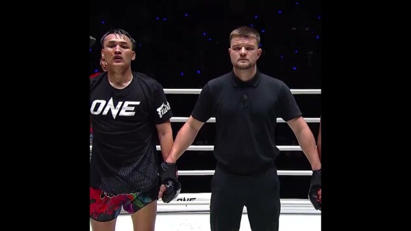 EPIC BATTLE ⚔️ Tengnueng outslugs Tun Min Aung by unanimous decision in our main event!