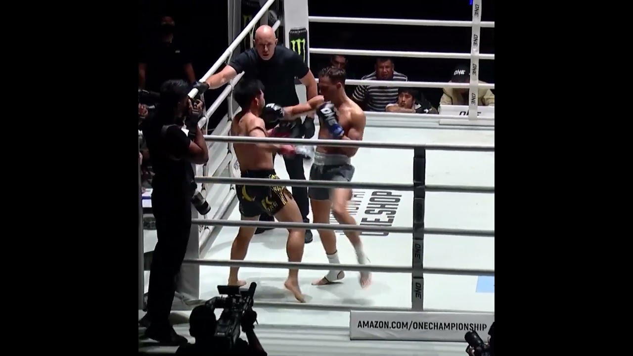 Jonathan Di Bella ROCKS Prajanchai at the end of Round 3