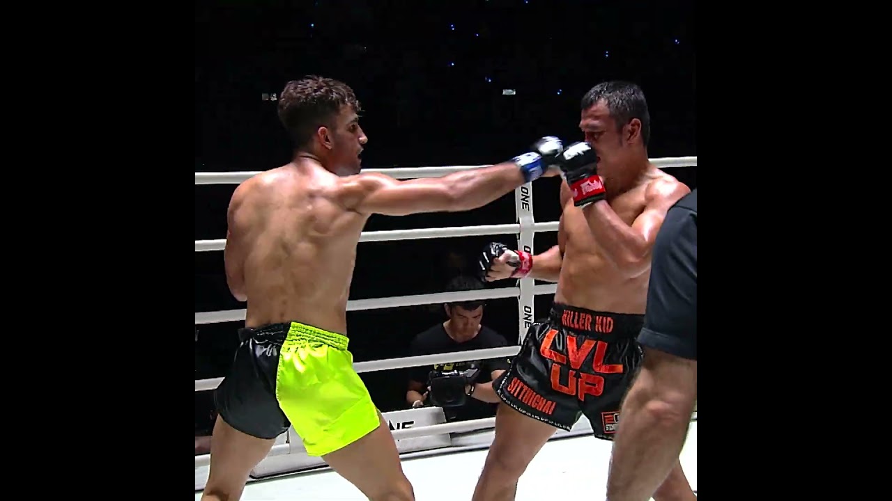 STEEL JAW  Mohammad Siasarani smiled through Sitthichai's attacks