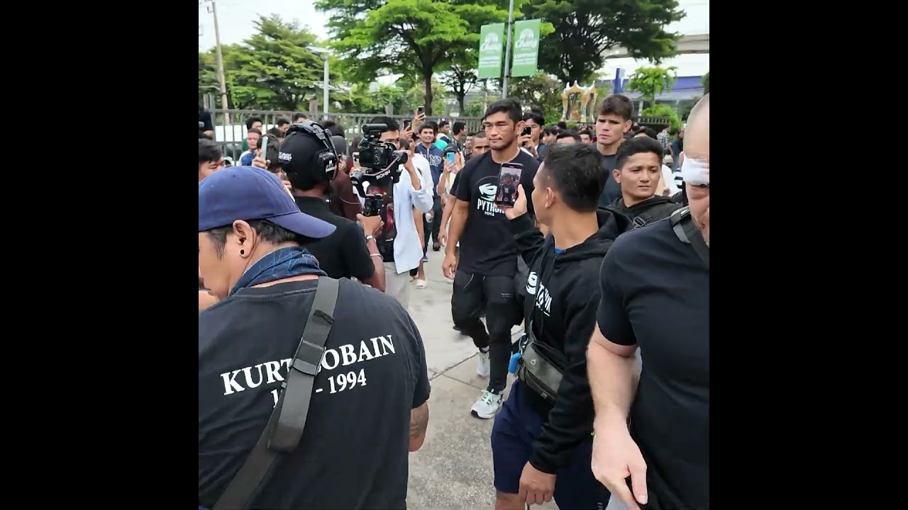 “The Burmese Python" draws a BIG crowd in Bangkok  Don't miss Aung La N Sang's retirement bout!