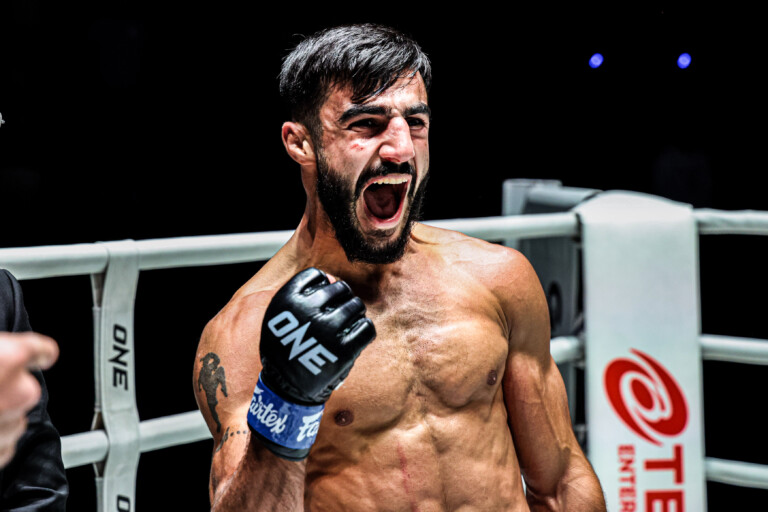 Abdallah Ondash celebrates after defeating Kompet Sitsarawatsuer at ONE Friday Fights 132