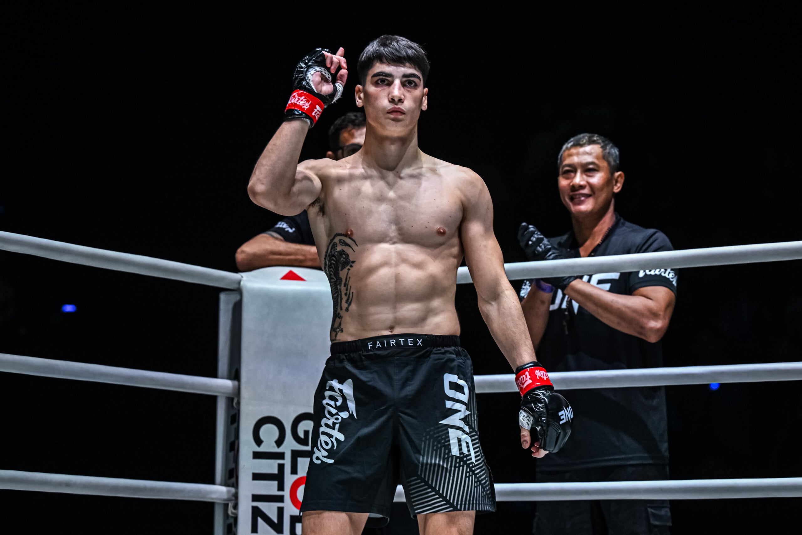 Lenny Blasi flexes before his match against Ilyas Musaev