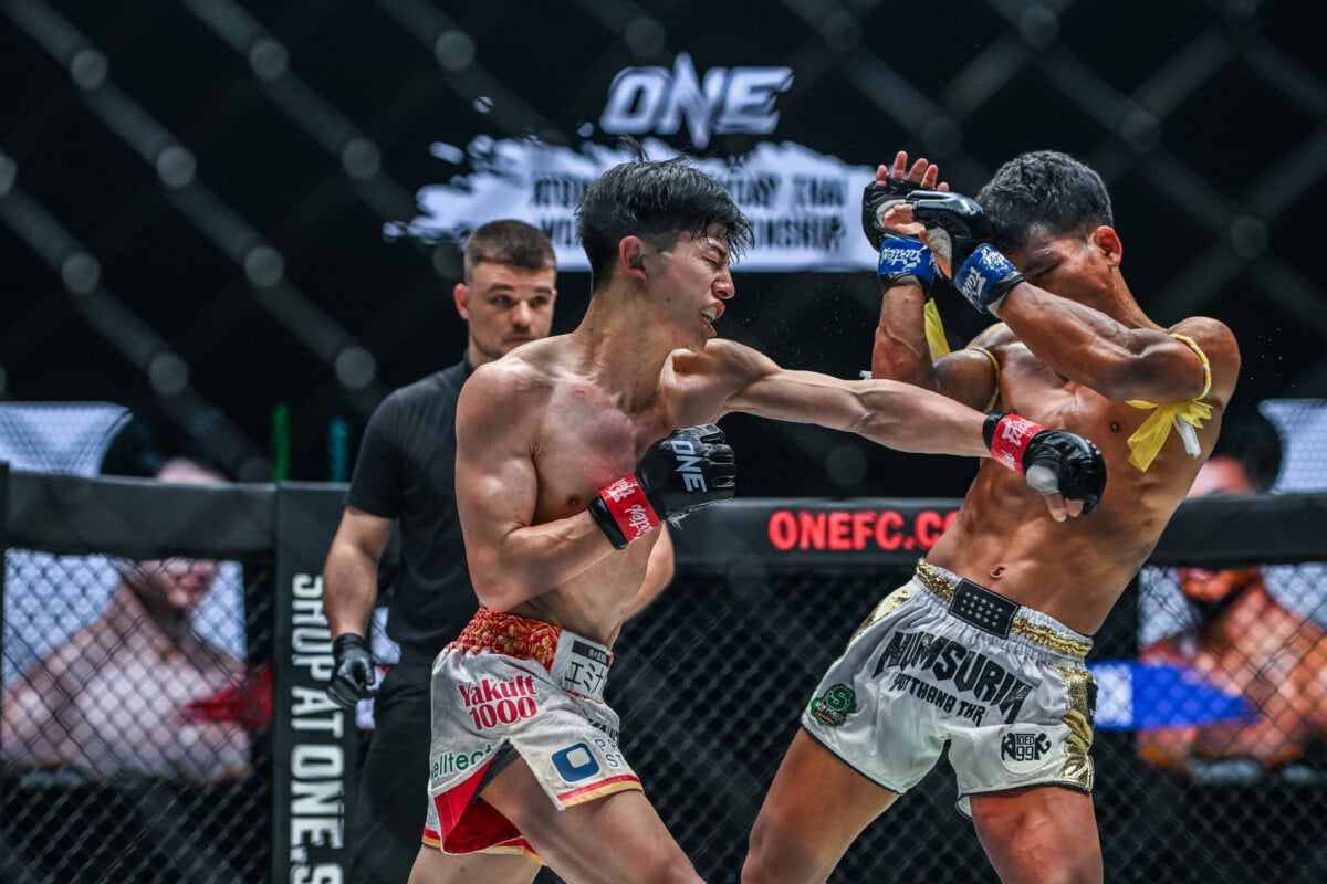 Nadaka punches Numsurin Chor Ketwina at ONE 173