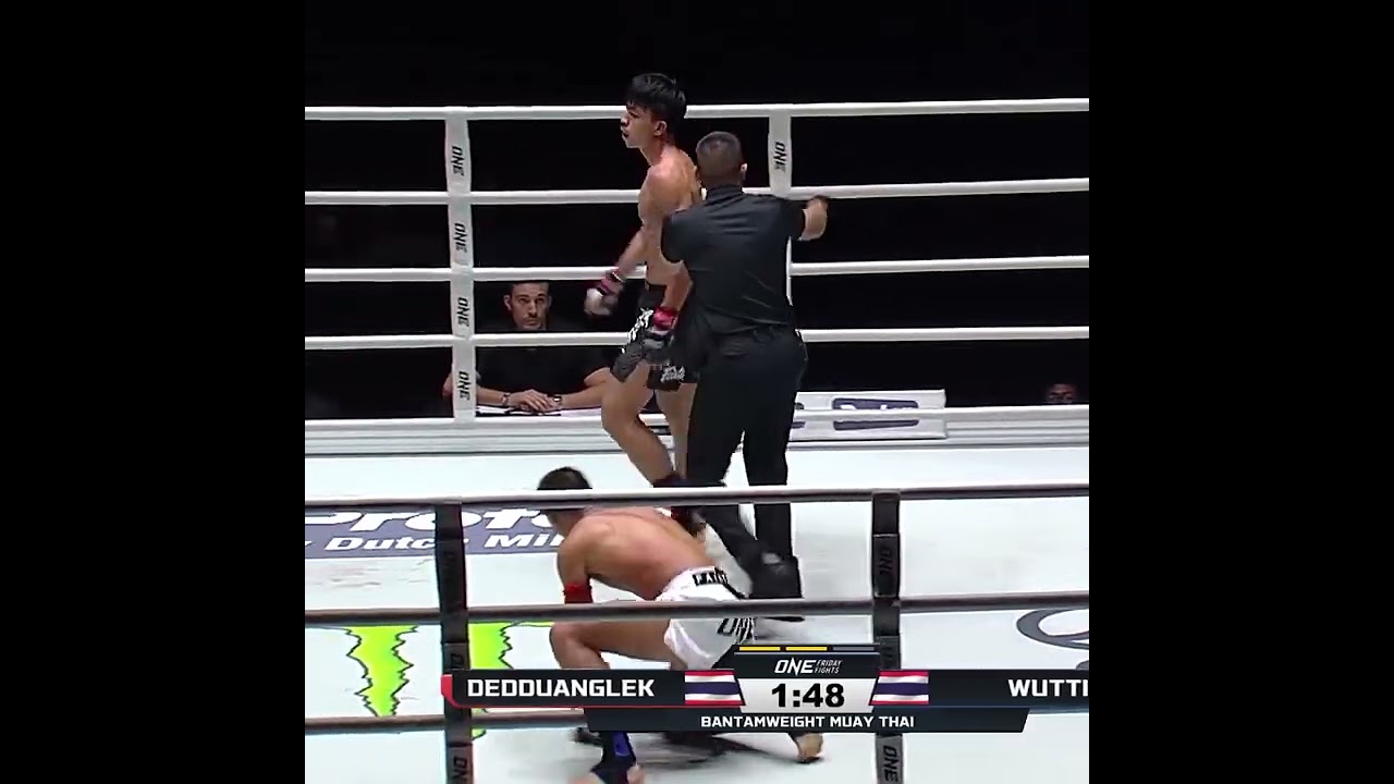 HARD FOUGHT  Dedduanglek drops Wuttikrai en route to a unanimous decision win!