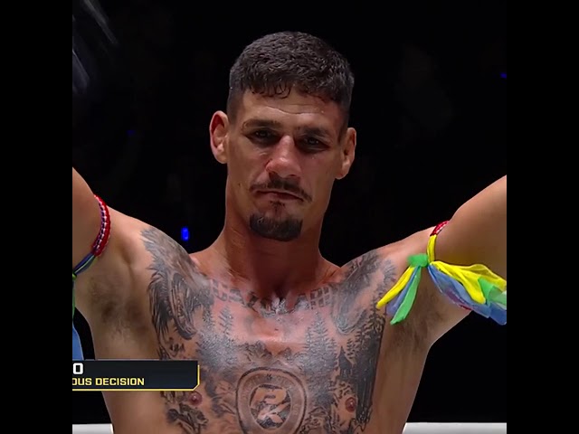 Total DOMINATION  Julio Lobo batters Worapon en route to a unanimous decision win!