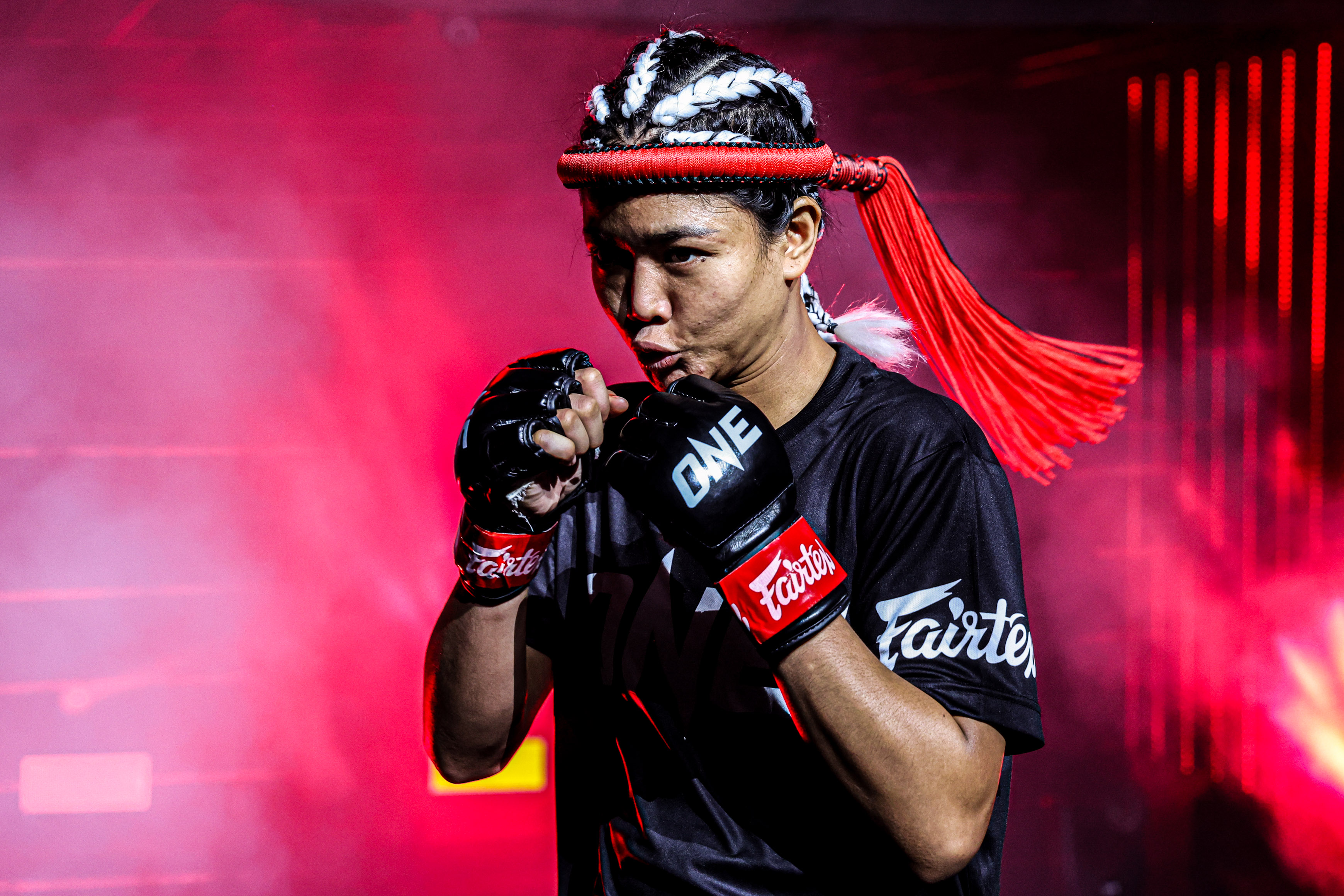 Duangdawnoi Looksaikongdin Regan Gowing ONE Friday Fights 137 1.jpg