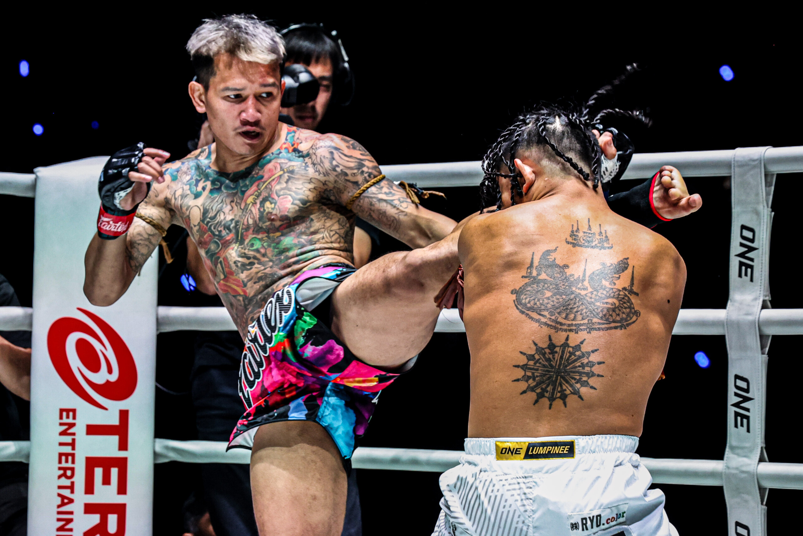 Gingsanglek Wor Kumchamnarn kicks Suriyanlek Por Yenying at ONE Friday Fights 137