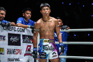 PTT Apichart Farm Kulabdam Sor Jor Piek Uthai ONE Friday Fights 137 2