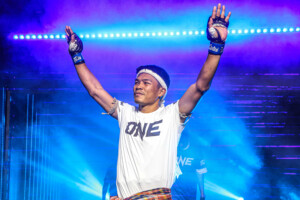 PTT Apichart Farm Kulabdam Sor Jor Piek Uthai ONE Friday Fights 137 4