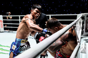 PTT Apichart Farm Kulabdam Sor Jor Piek Uthai ONE Friday Fights 137 6
