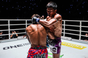 PTT Apichart Farm Kulabdam Sor Jor Piek Uthai ONE Friday Fights 137 7