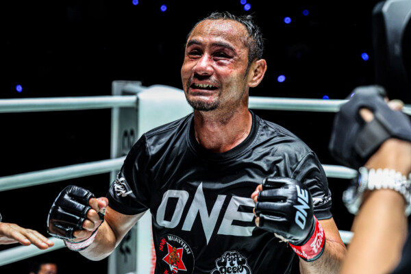 Sam-A Gaiyanghadao celebrates his win at ONE Friday Fights 137