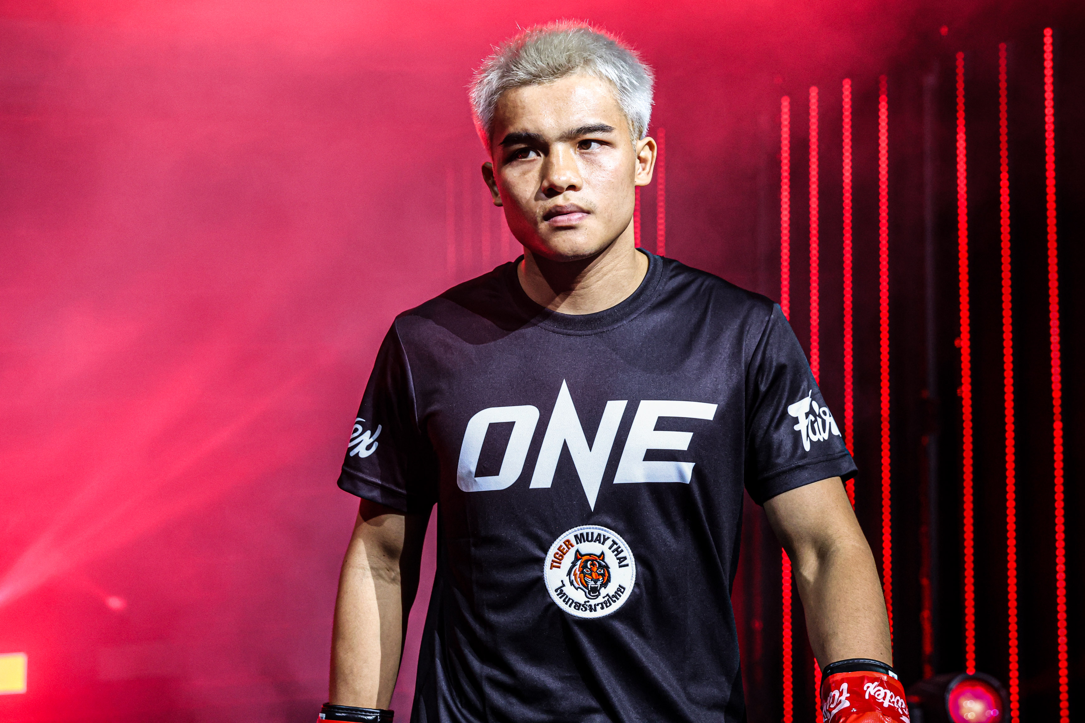 Zhang Peimian Thongpoon PK Saenchai ONE Friday Fights 137 2.jpg