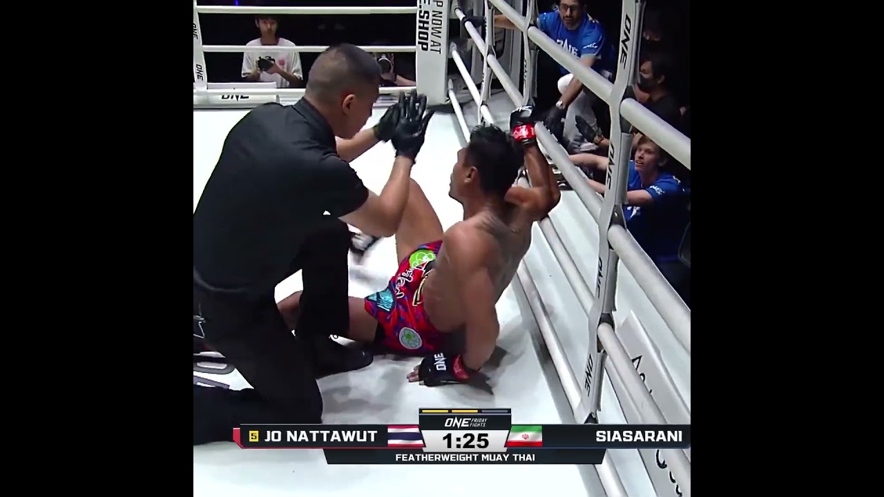 What a SHOT  Mohammad Siasarani KOs "Smokin" Jo Nattawut for his fourth straight win!