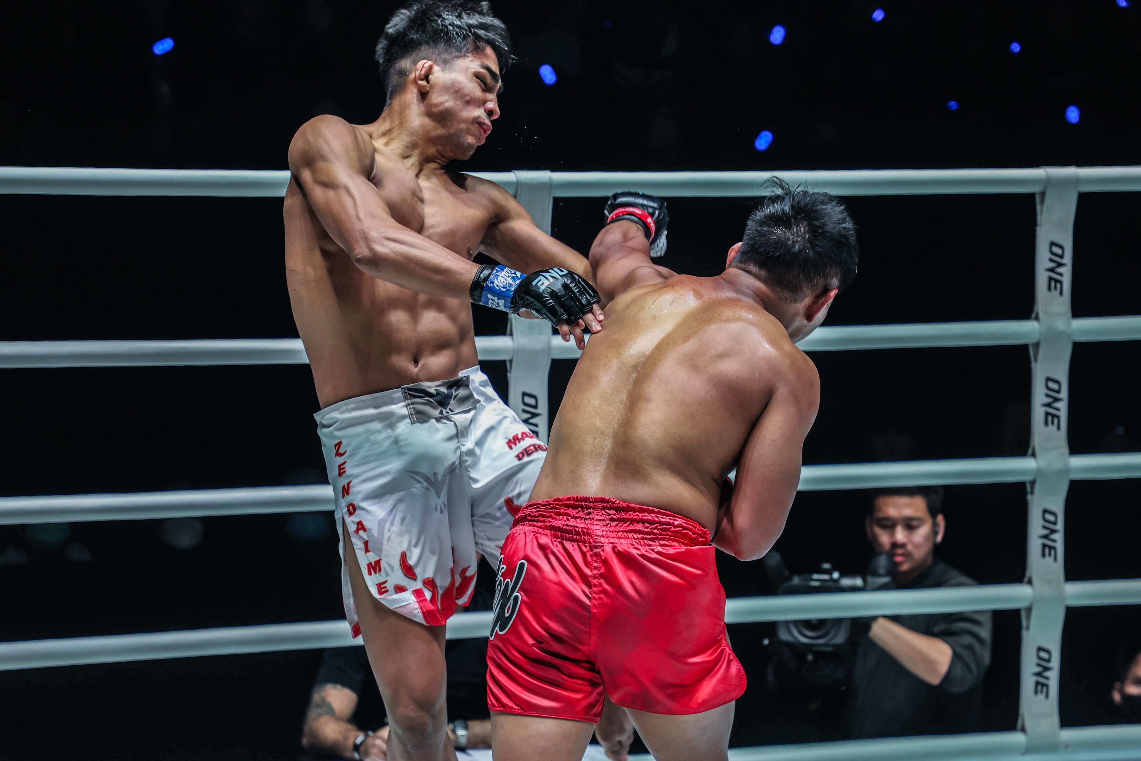 Carlo Bumina ang Marcos Aurelio ONE Fight Night 39 8.jpg