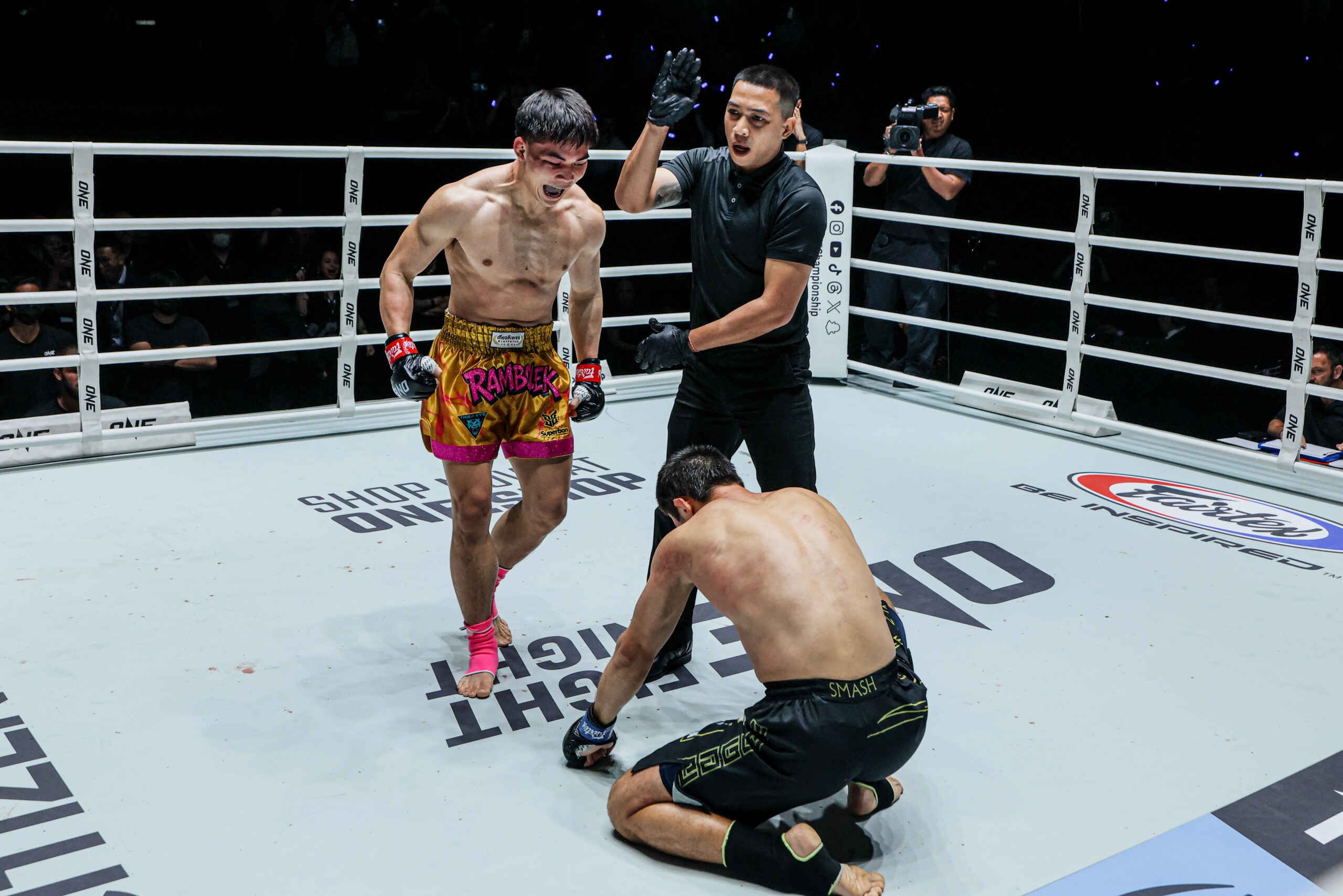 Muay Thai star Rambolek Chor Ajalaboon stands over Abdulla Dayakaev