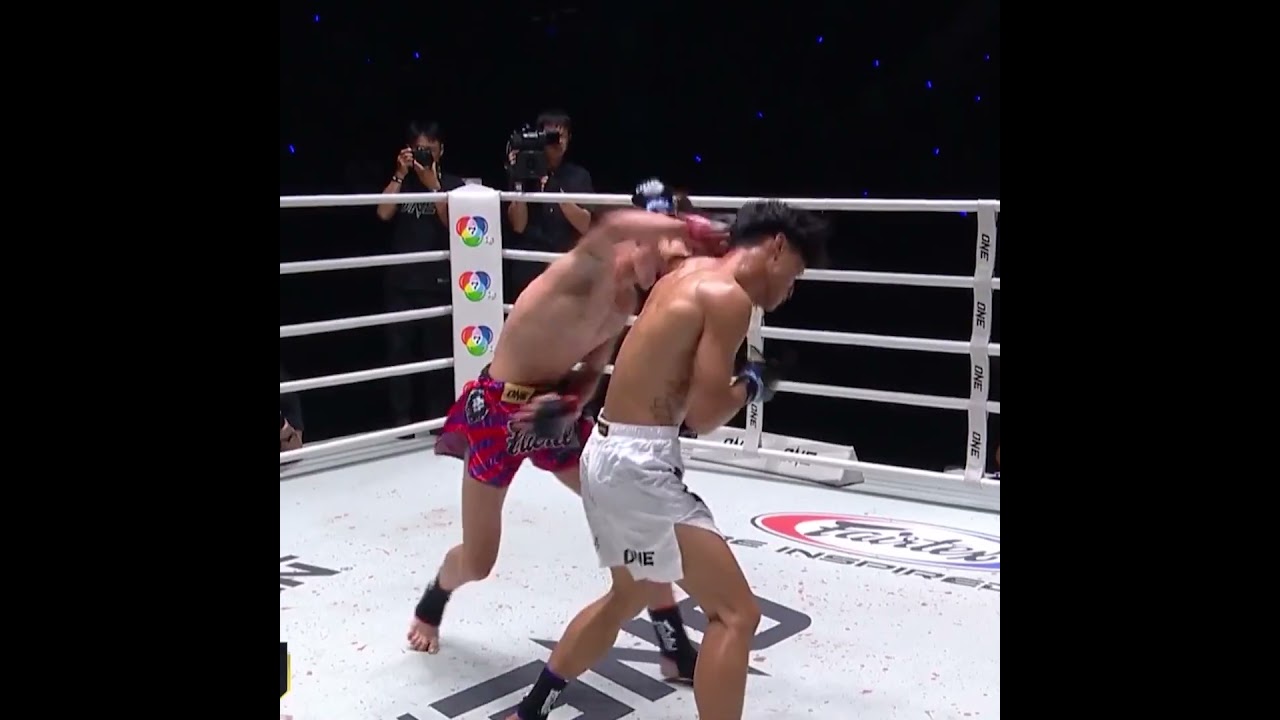 Lightning STRIKES ⚡ Sandro Bosi drops Petsangwan at the start of Round 2!