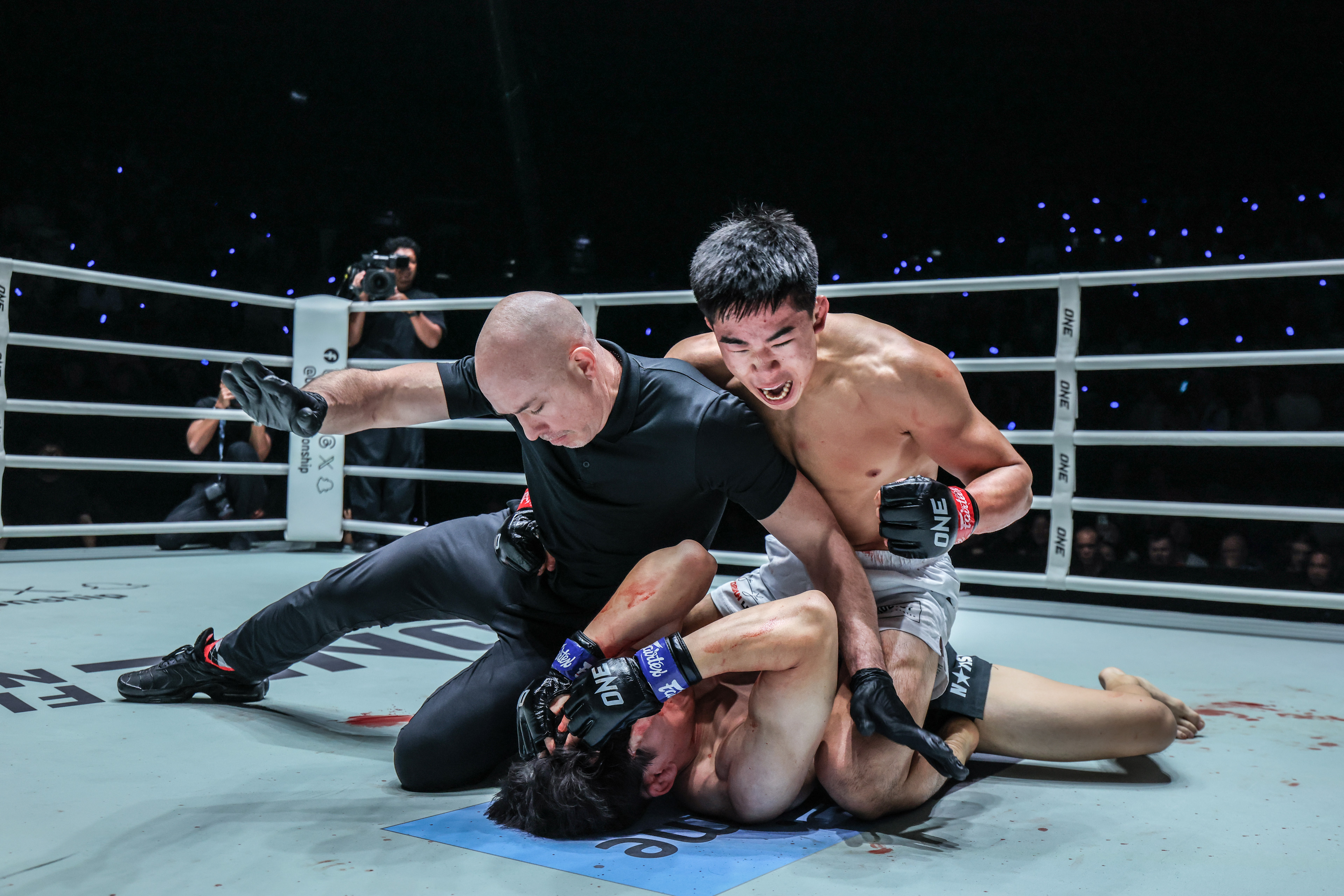 Adrian Lee Shozo Isojima ONE Fight Night 40 17.jpg