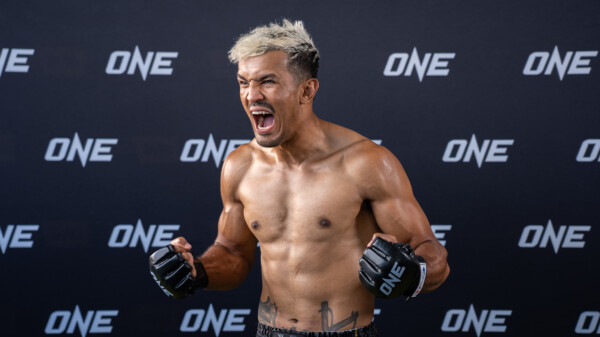 Muay Thai star Sinsamut Klinmee lets out a scream at an open workout