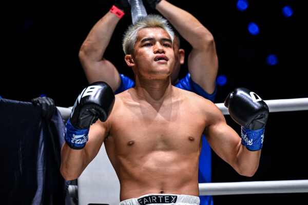 Zhang Peimian gets ready for his fight at ONE Friday Fights 142