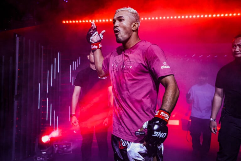 Sinsamut Klinmee enters the ring at ONE Fight Night 41