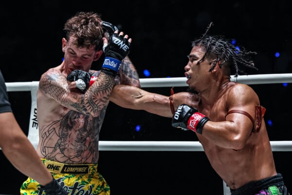 Muay Thai fighter Suriyanlek Por Yenying punches Gregor Thom
