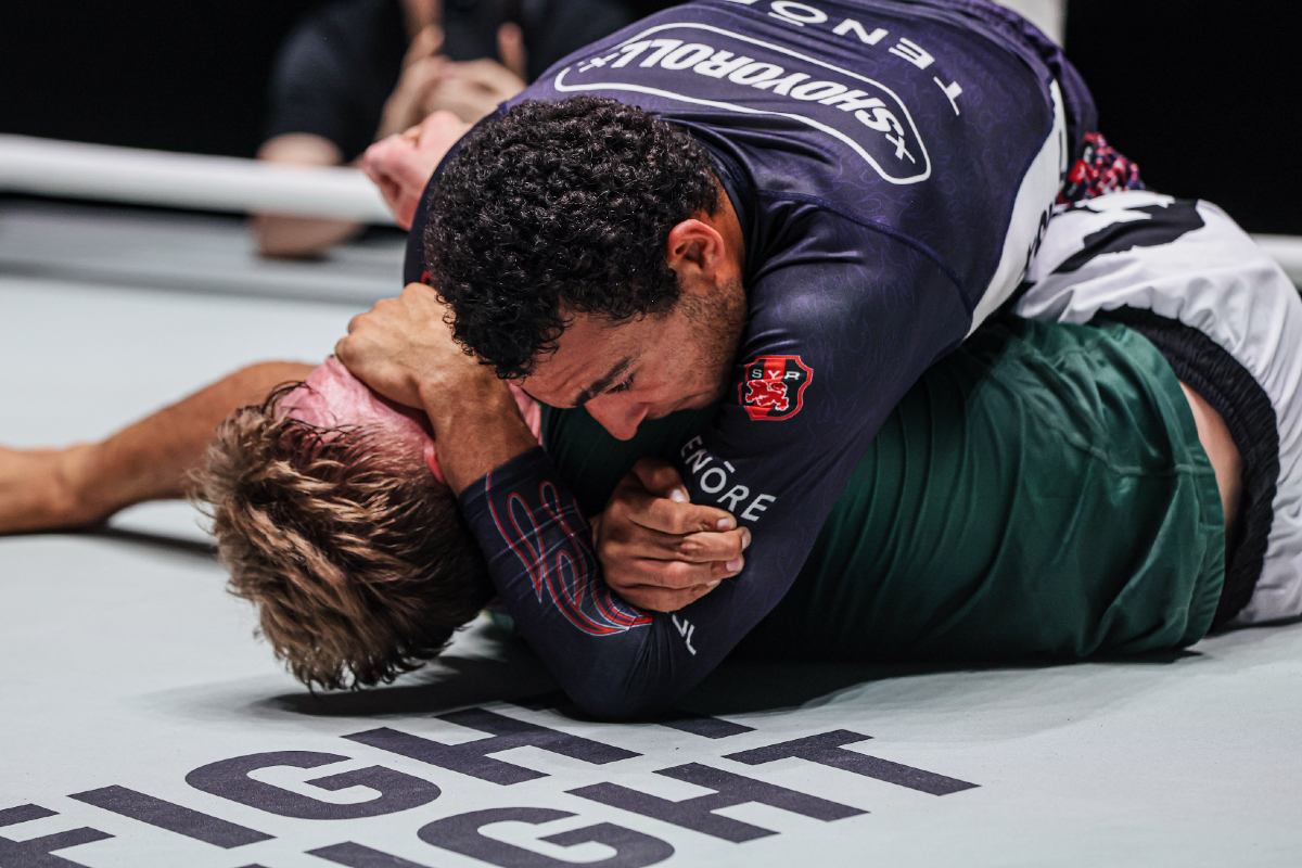 Tye Ruotolo locks in a choke on Pawel Jaworski