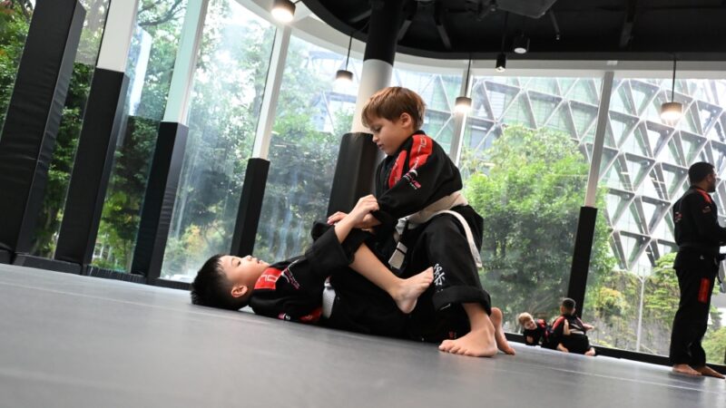 kids bjj rolling 800x450
