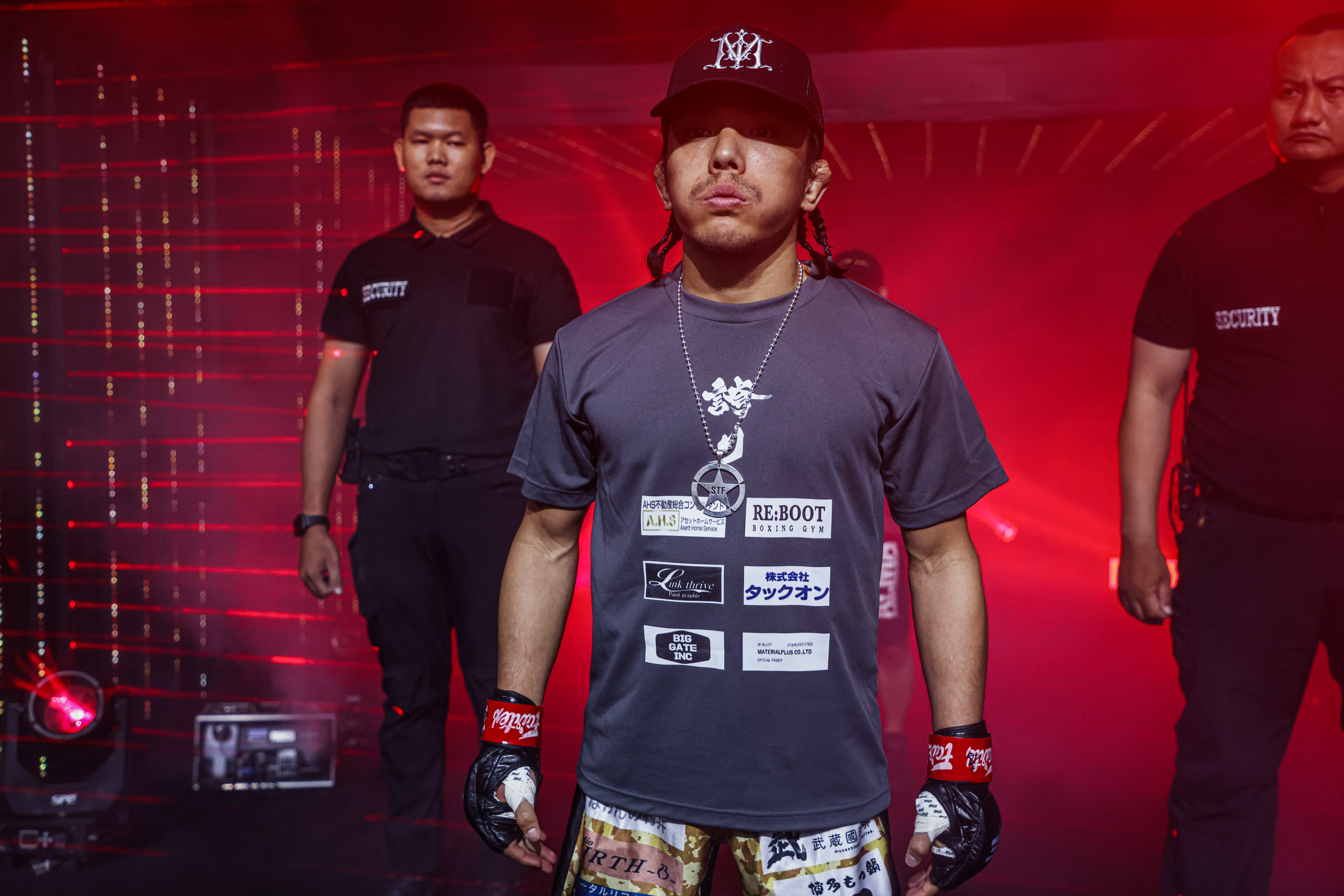 Hiroba Minowa Karen Ghazaryan ONE Fight Night 42 2.jpg