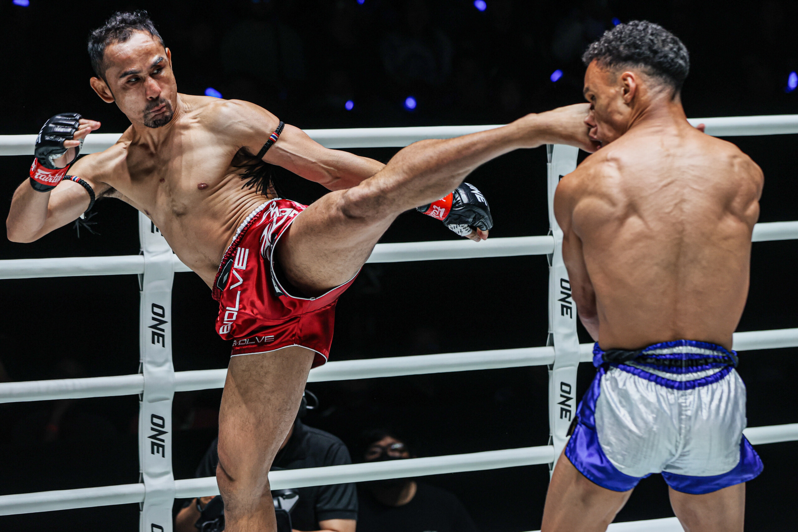 Sam A Gaiyanghadao kicks Elmehdi El Jamari in the head at ONE Fight Night 42
