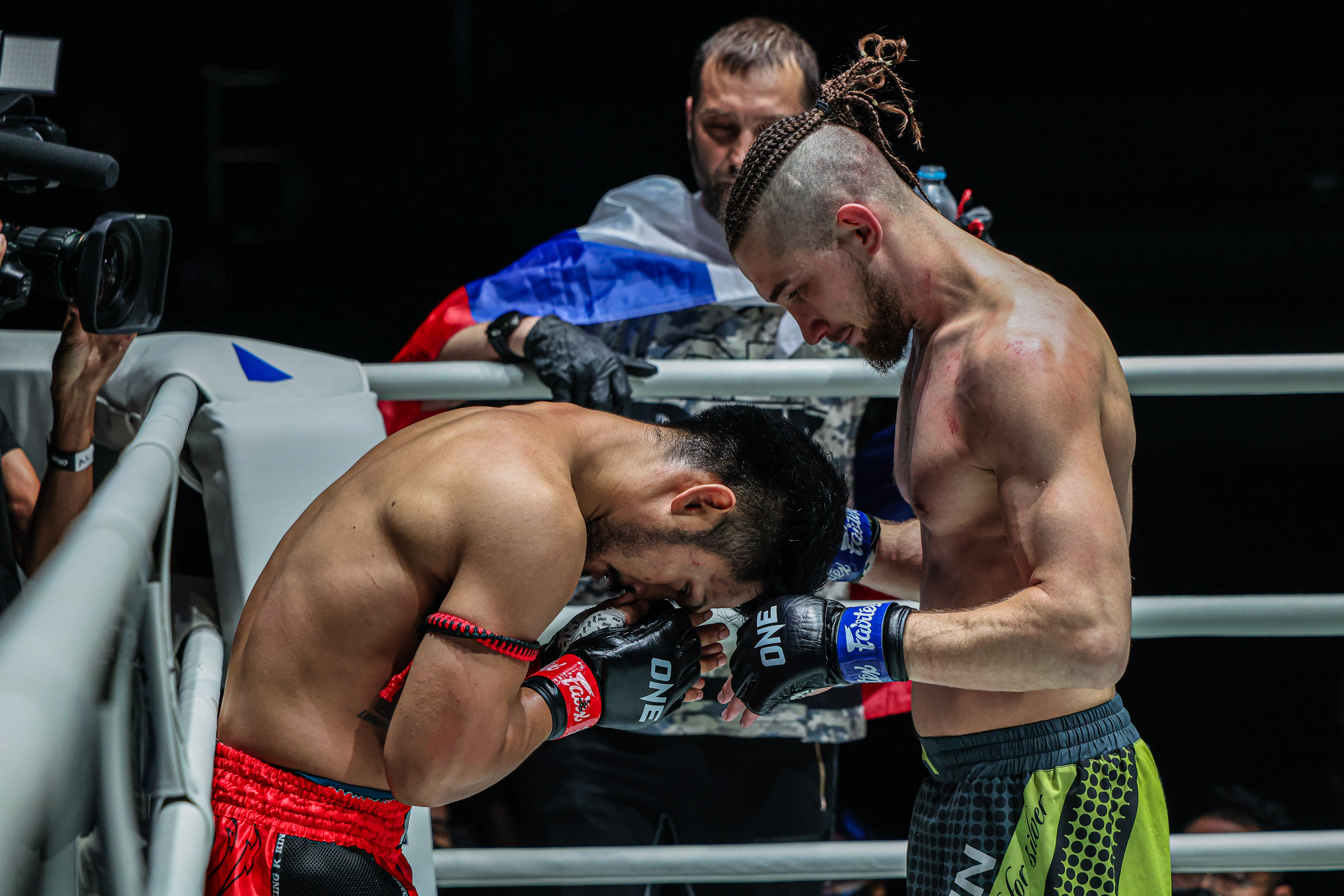 Suakim Pongsuphan PK Vladimir Kuzmin ONE Fight Night 42 8.jpg