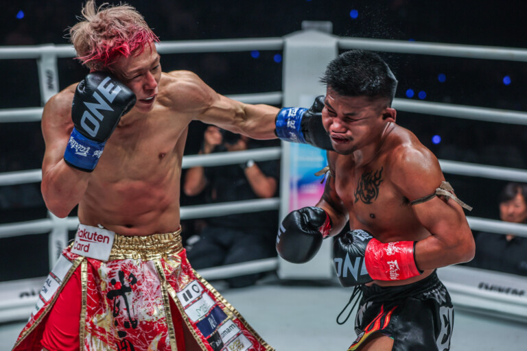 Takeru Segawa punches Rodtang Jitmuangnon