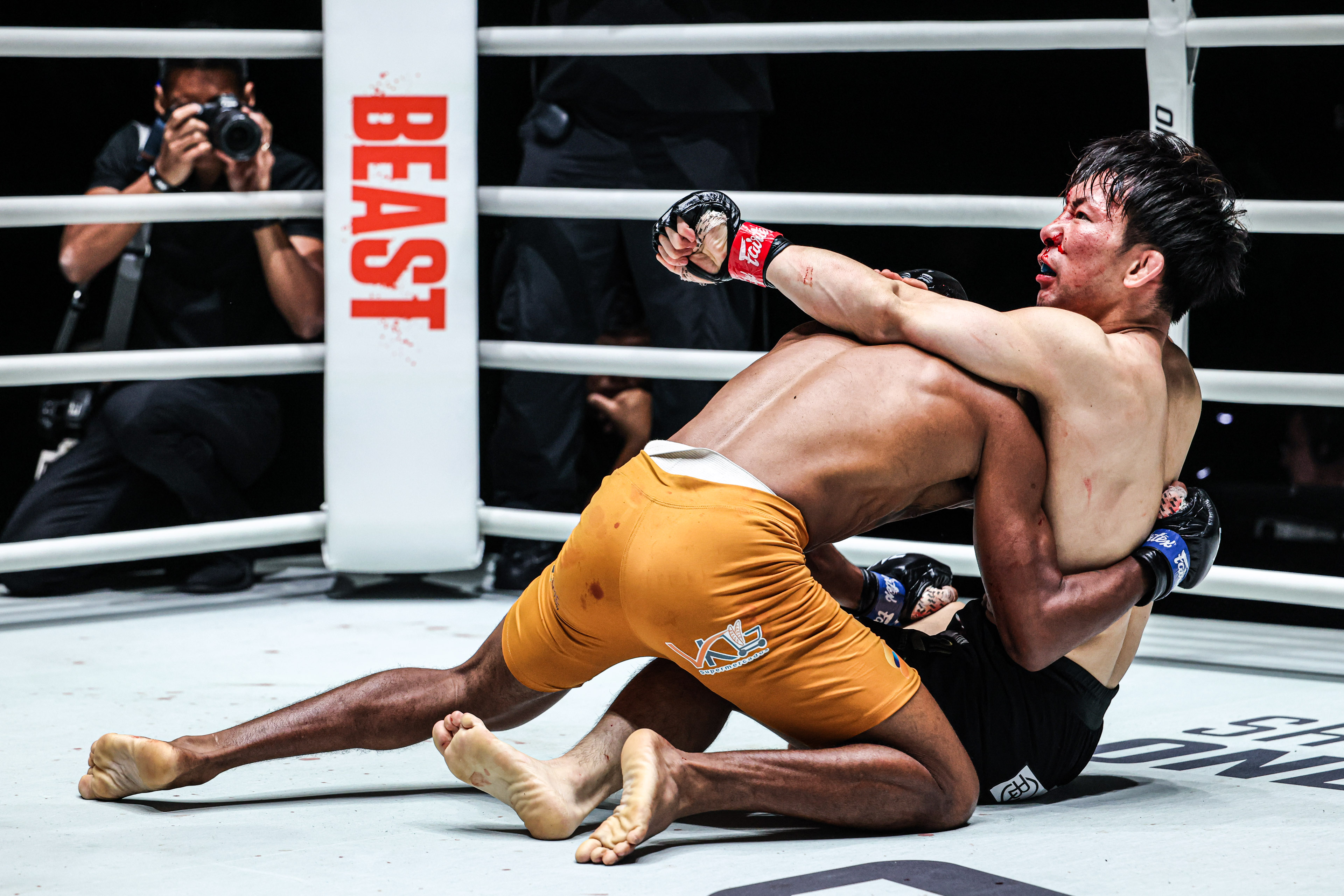 Fabio Henrique Yosuke Saruta ONE Fight Night 43 10.jpg