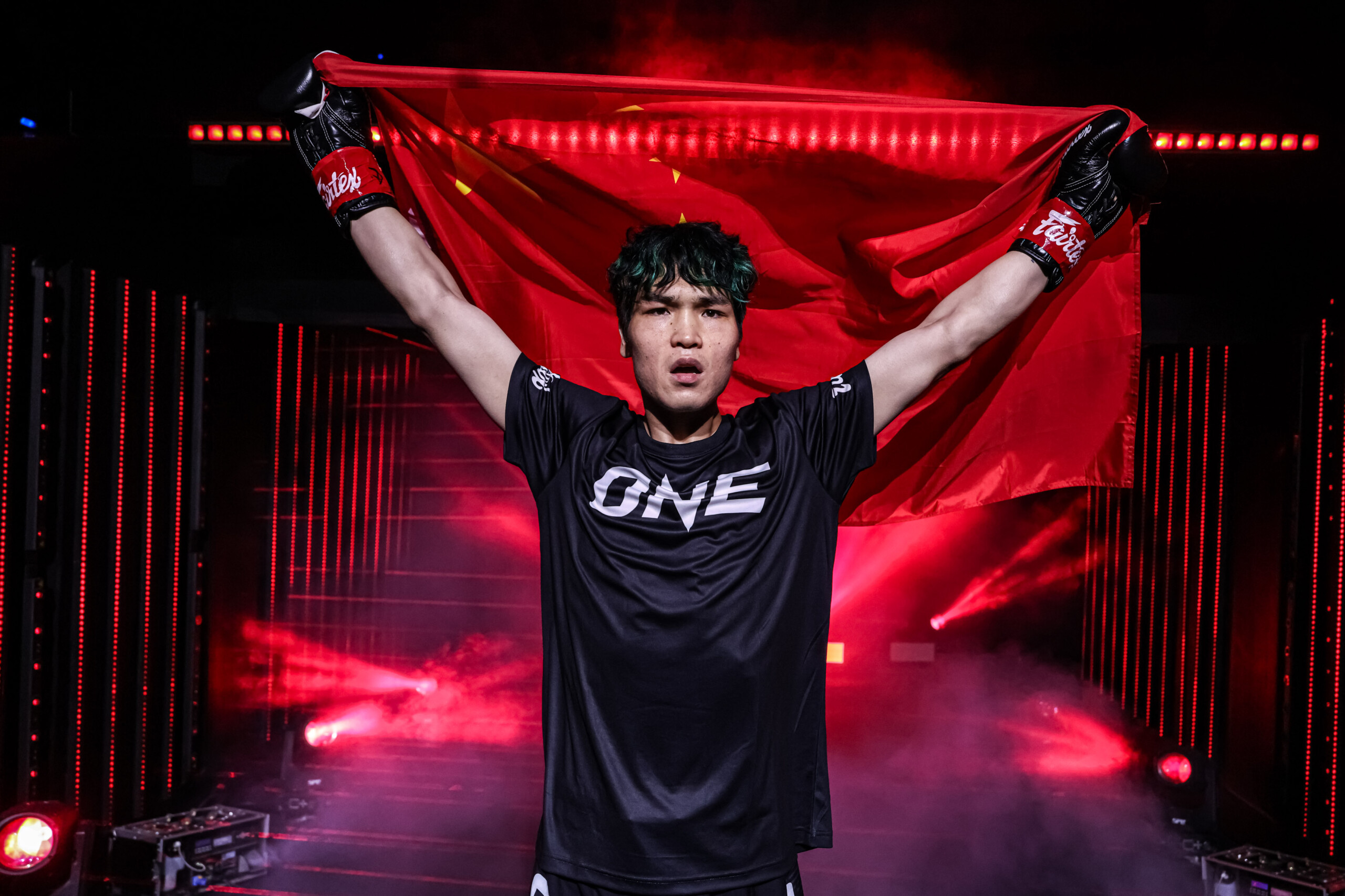 Liu Mengyang makes way to the ring for Gabriel Pereira fight at The Inner Circle May 22