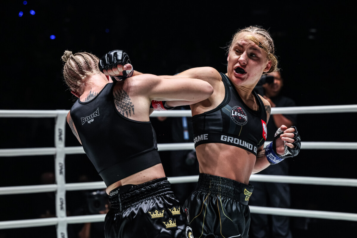 Martyna Dominczak lands a spinning backfist on Johanna Persson at ONE Fight Night 43