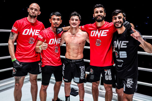 Ramadan Ondash (center) celebrates his victory over Suriyanlek Por Yenying at The Inner Circle 16 on May 29 alongside his brothers and Tiger Muay Thai team.