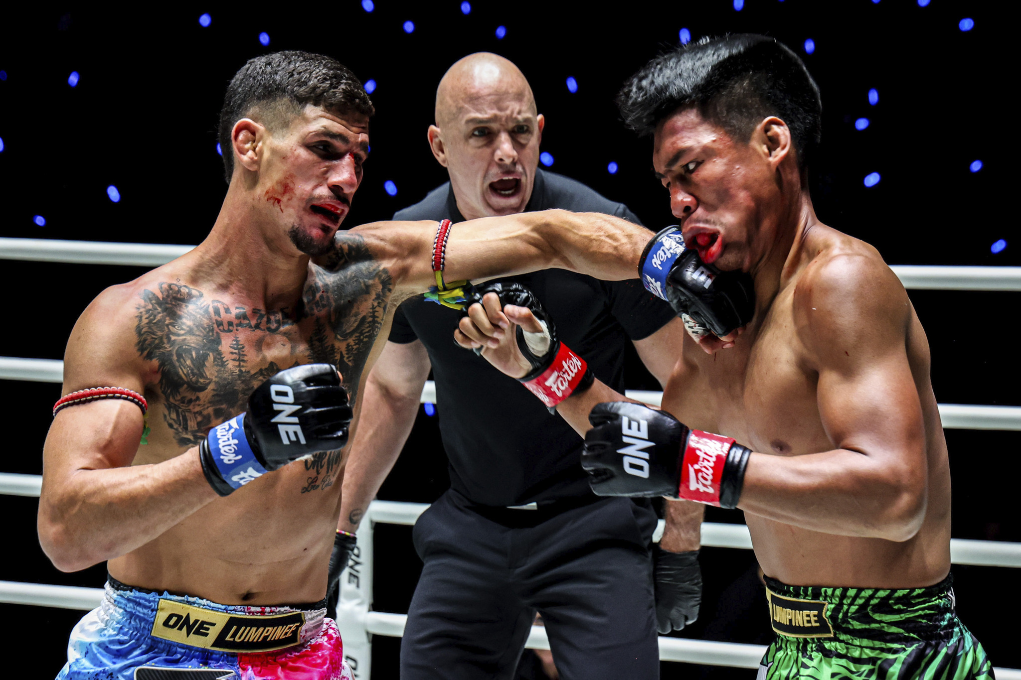 Felipe Lobo connects with a powerful left hand on PTT