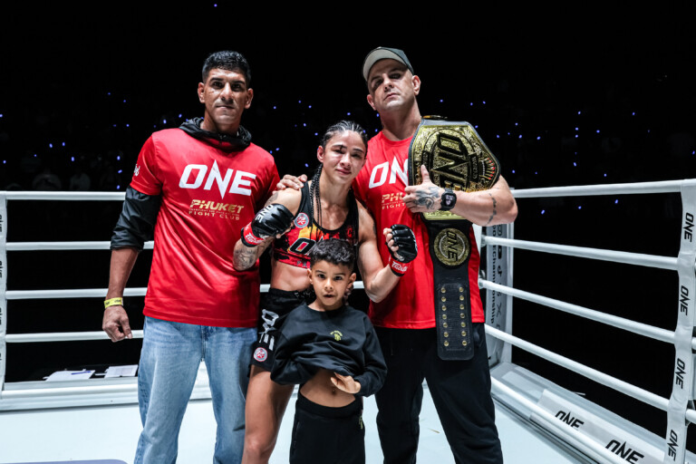 Allycia Hellen Rodrigues marks the victory with a celebration at The Inner Circle 19